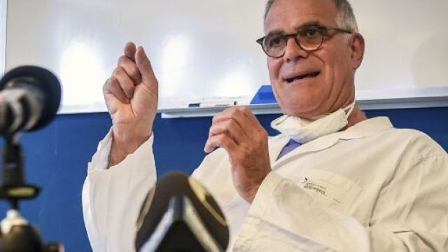 Il professore Alberto Zangrillo direttore dell'Unit&agrave; Operativa di Anestesia e Rianimazione Generale dell'IRCCS del San Raffaele di Milano.