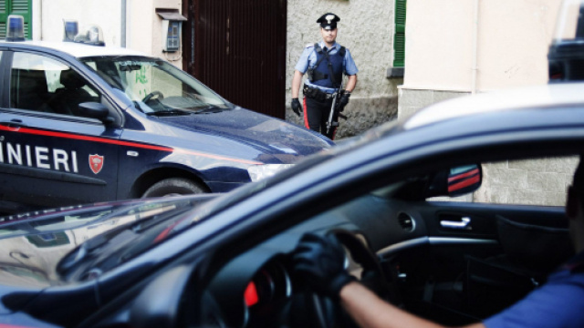 Orbassano, 50enne aggredita in garage: arrestato 17enne.