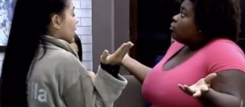 Mirella tem discuss&atilde;o acalorada com Jojo e Raissa em 'A Fazenda 12'. (Reprodu&ccedil;&atilde;o/Record TV)