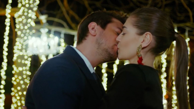DayDreamer, trame Turchia: Nihat d&agrave; a Leyla il permesso di abitare con Emre.