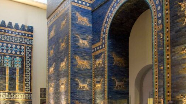 Il museo Pergamon a Berlino, uno dei luoghi colpiti dagli atti di vandalismo.