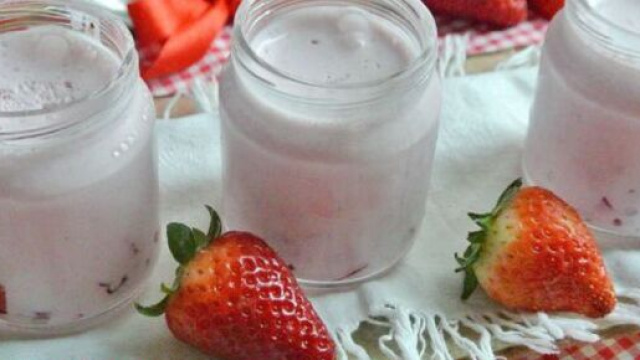Mousse di fragole: un'idea dolce buona per tutte le occasioni.