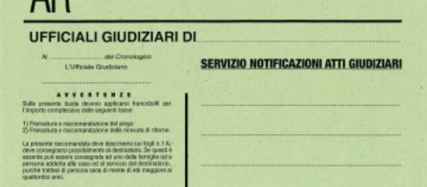 La notifica è nulla se l'ufficiale giudiziario non dà notizie nella relata