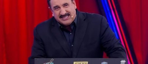 Ratinho tem diagnostico positivo para Covid-19 e manda recado a inimigos: 'n&atilde;o fa&ccedil;am festa'. (Arquivo Blasting News)