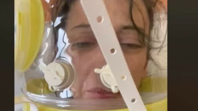 Alessandria, la 37enne Clotilde ha lanciato un appello su Facebook: 'Il coronavirus esiste e fa molto, molto male'.