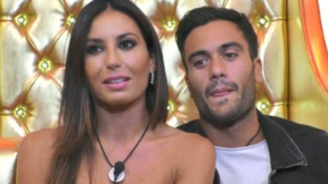 GF Vip, lettera di Elisabetta a Pretelli: 'Penso tanto a noi, il distacco non sar&agrave; facile'.