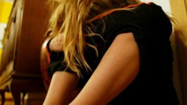 Ivrea, il padre abusava della figlia 15enne: condannato a 11 anni di reclusione.