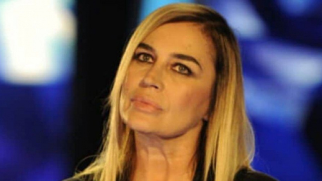 La confessione di Lory Del Santo: 'Aggredita per tutta la notte in albergo' | thesocialpost.it