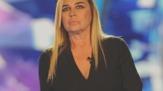 Lory Del Santo: 'Ho subito violenza fisica e psicologica'.