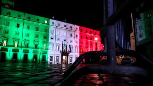 Coronavirus, il governo Conte pensa a nuove misure di contenimento: ipotesi coprifuoco dalle ore 18:00.
