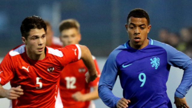 Donyell Malen, in una vecchia foto con la nazionale under 18 olandese.
