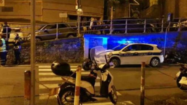 Genova, auto travolge gruppo di ragazzi: due giovani ferite nell'incidente | chenews.it