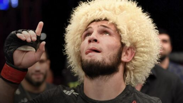 Khabib Nurmagomedov vince ad UFC 254 e annuncia il ritiro