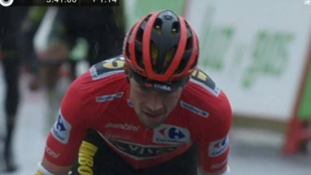 Primoz Roglic in difficolt&agrave; nella sesta tappa della Vuelta Espana.
