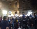 Lecce, proteste contro nuovo Dpcm in piazza Sant'Oronzo: tensioni con le forze dell'ordine