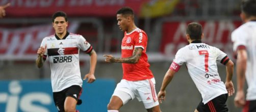 Flamengo e Inter protagonizaram um duelo digno de final. (Arquivo Blasting News)