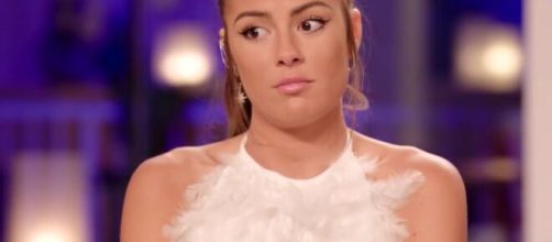 Melyssa acusa a Tom de chantajearla.