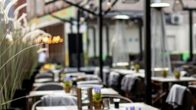 Pesaro, in 90 al ristorante per una cena di protesta contro il Dpcm: arriva la polizia.