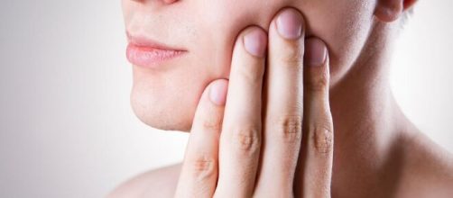 Dores no dente podem indicar sensibilidade. (Arquivo Blasting News)