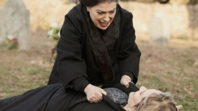 Il Segreto, spoiler spagnoli: Isabel uccide Eulalia caduta nella trappola di Francisca.