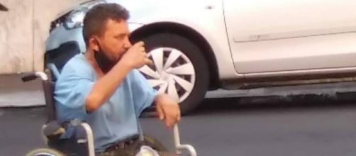 Cadeirante foi jogado de uma altura de dez metros. (Reprodu&ccedil;&atilde;o/Facebook)