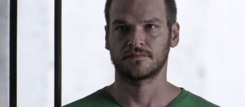 Rubinho na cadeia em "A For&ccedil;a do Querer". (Reprodu&ccedil;&atilde;o/TV Globo)