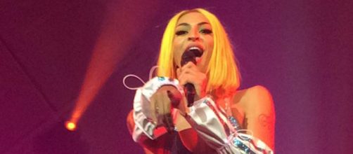 Pabllo Vittar faz live. (Arquivo Blasting News)