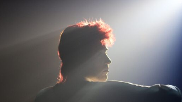 Esce Stardust, il nuovo film su David Bowie: &egrave; stato presentato alla festa del cinema di Roma.