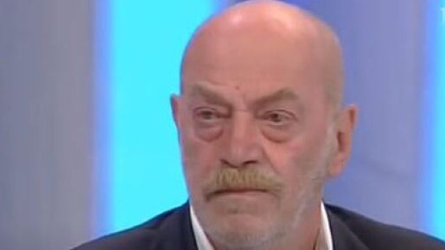 Il giornalista Toni Capuozzo, ha un passato da inviato di guerra.