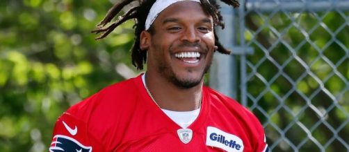 Principal contrata&ccedil;&atilde;o do New England Patriots para a temporada, o quarterback Can Newton est&aacute; diagnosticado com covid-19. (Arquivo Blasting News)