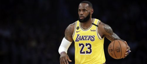 LeBron James pertenece a la plantilla de Los Angeles Lakers de la NBA.