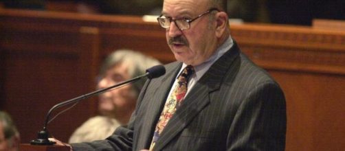 Louisiana governor Mike Foster through the years (Image via ABC News/Youtube)