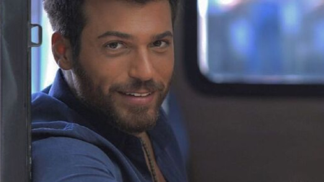 Can Yaman di DayDreamer fa un regalo a Federico Fashion Style.