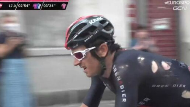 Geraint Thomas in difficolt&agrave; dopo la caduta.