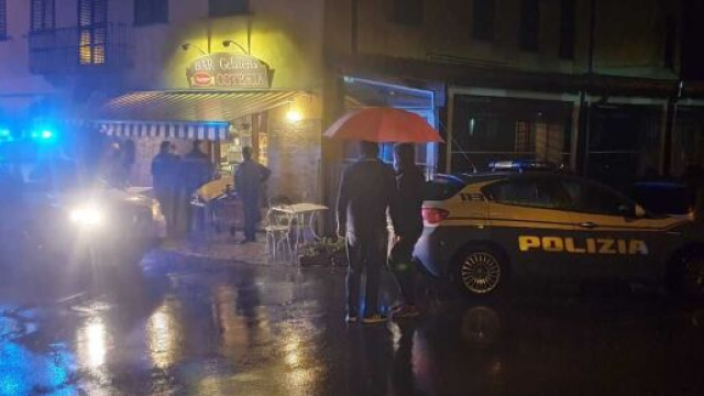 Lucca, lite in un bar per un cane: un accoltellato, arrestato il responsabile.