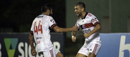 Isla e Arrascaeta v&atilde;o desfalcar o Flamengo no Brasileir&atilde;o, por estarem representando Chile e Uruguai nas Eliminat&oacute;rias. (Arquivo Blasting News)