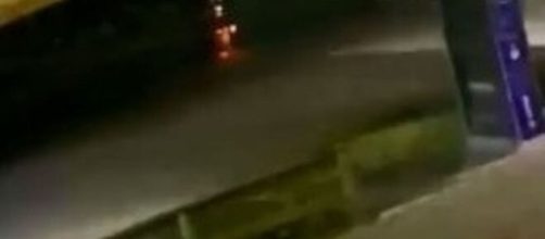 V&iacute;deo mostra momento que raio atinge e mata homem em Itapema. (Reprodu&ccedil;&atilde;o/Youtube)