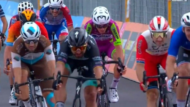 La vittoria di Arnaud Demare a Villafranca Tirrena