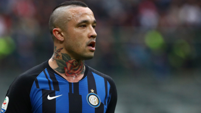 L'Inter blocca Radja Nainggolan.