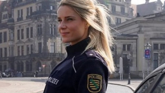 Ancienne polici&egrave;re la plus sexy d'Allemagne elle devient influenceuse Instagram - Photo capture d'&eacute;cran Facebook