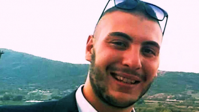 Fabio Ticca era un dipendene di una ditta di corrieri ed &egrave; morto sulla 131.