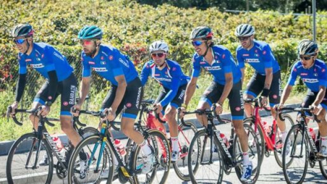 Gli atleti italiani con la maglia azzurra.