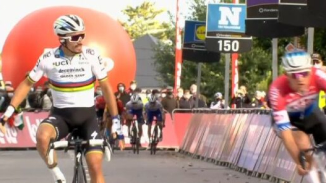 Lo sprint vincente di Alaphilippe alla Freccia del Brabante