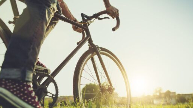 Comune di Genova, casco e assicurazione obbligatori per le bici; Fiab: 'Inutile balzello'