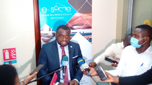 Le Dr Christian Tcham, le 08 septembre 2020, lors du lancement de l'application e-same (c) Odile Pahai