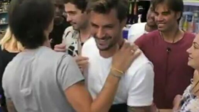 Gf Vip, Andrea rientra nella casa: si era allontanato per motivi di salute.