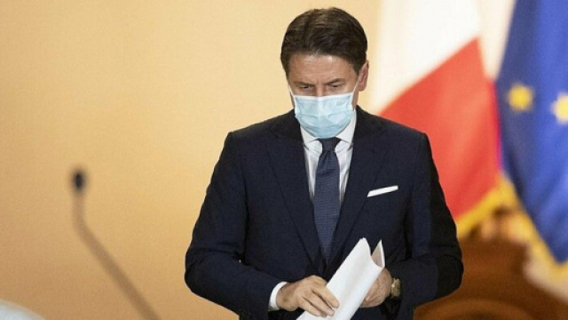 Il premier Conte pronto a firmare un nuovo Dpcm.