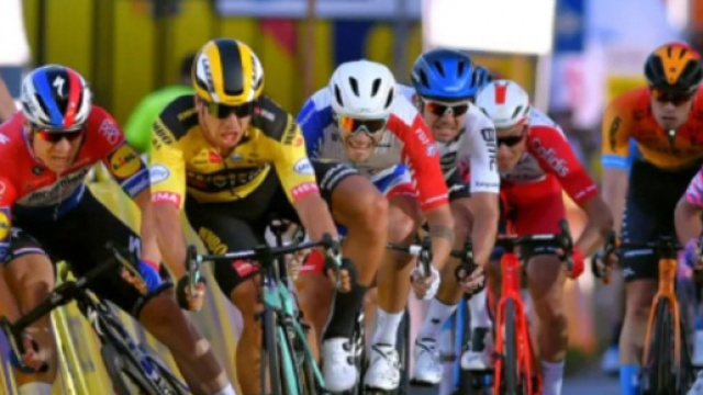 La caduta provocata da Groenewegen al Giro di Polonia.