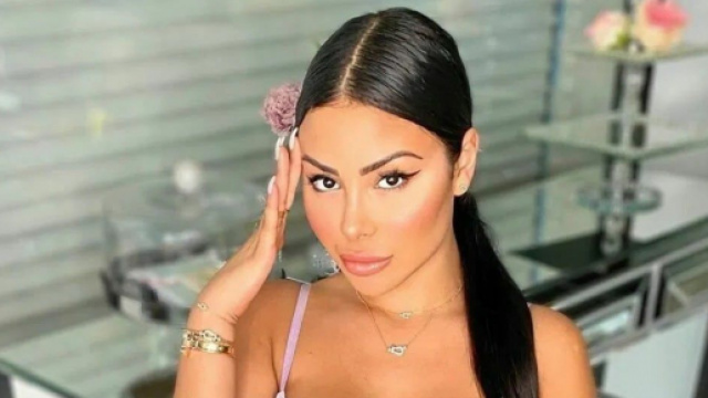 Maeva Ghennam agress&eacute;e et braqu&eacute;e &agrave; Marseille : Ikram, son assistant donne enfin des nouvelles.