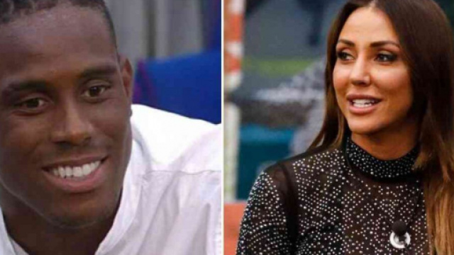 Grande Fratello Vip, Enock in ansia per i messaggi social con Selvaggia: 'Sono fregato'.